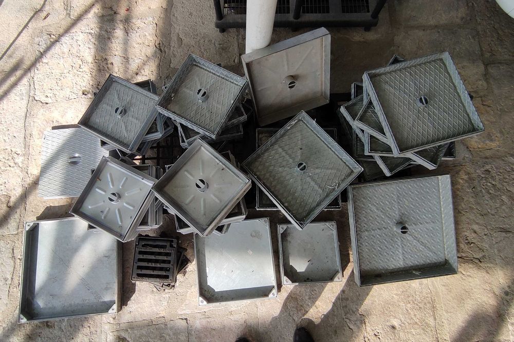 Tampas com aro para caixa saneamento e pluviais zincadas