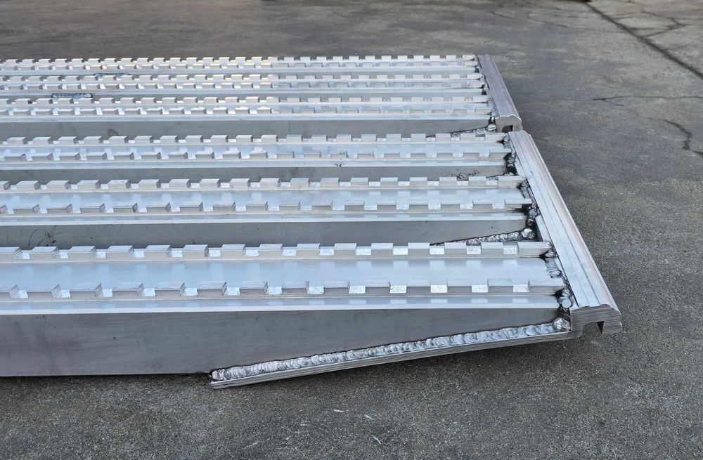 Najazdy aluminiowe PROFESSIONAL 2800x610x120mm mocowanie dolne 15 ton