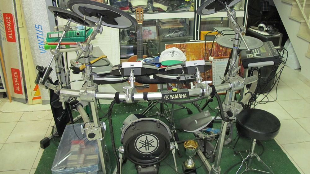 Bateria Yamaha DTX III  eletrónica