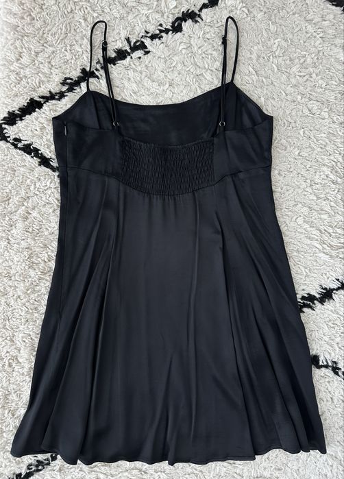 Vestido acetinado preto ZARA