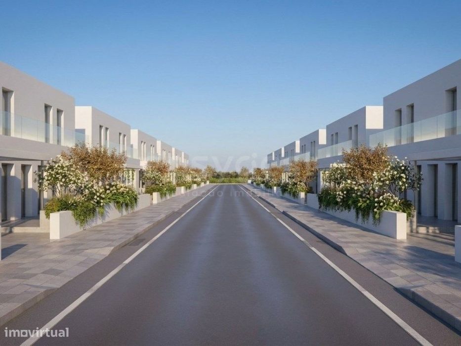 Lote 465 m2 para construção de moradia com 2 pisos e garagem em Tor...