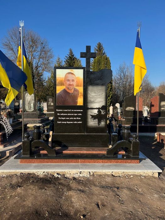 Гранітні пам'ятники