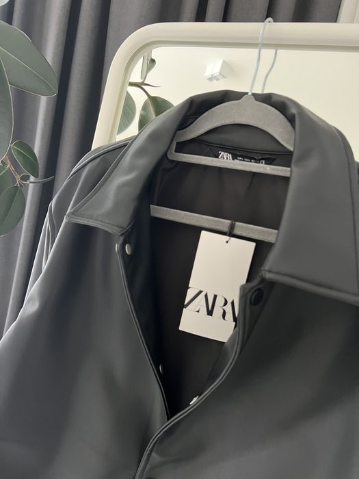 Кожанка Zara.