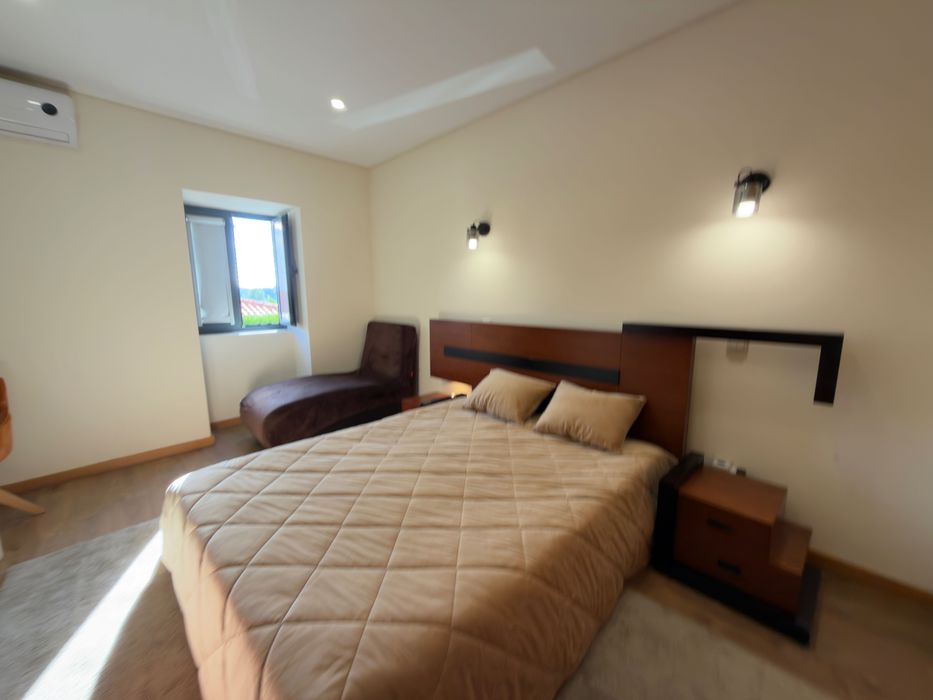 Cama de casal em madeira maciça 1,60 x 2,00