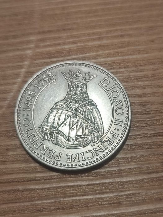 Moedas comemorativas de 200 escudos