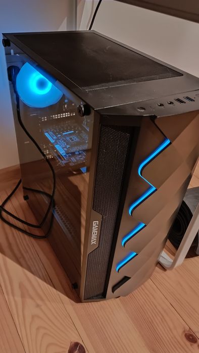 Ігровий ком'ютер з монітором