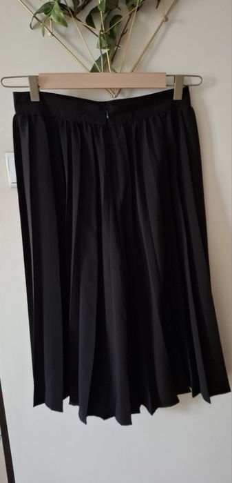 Czarna spódnica plisowana midi r.38