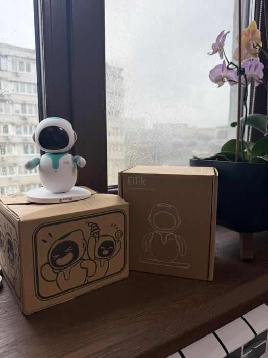 Робот Eilik для дитини