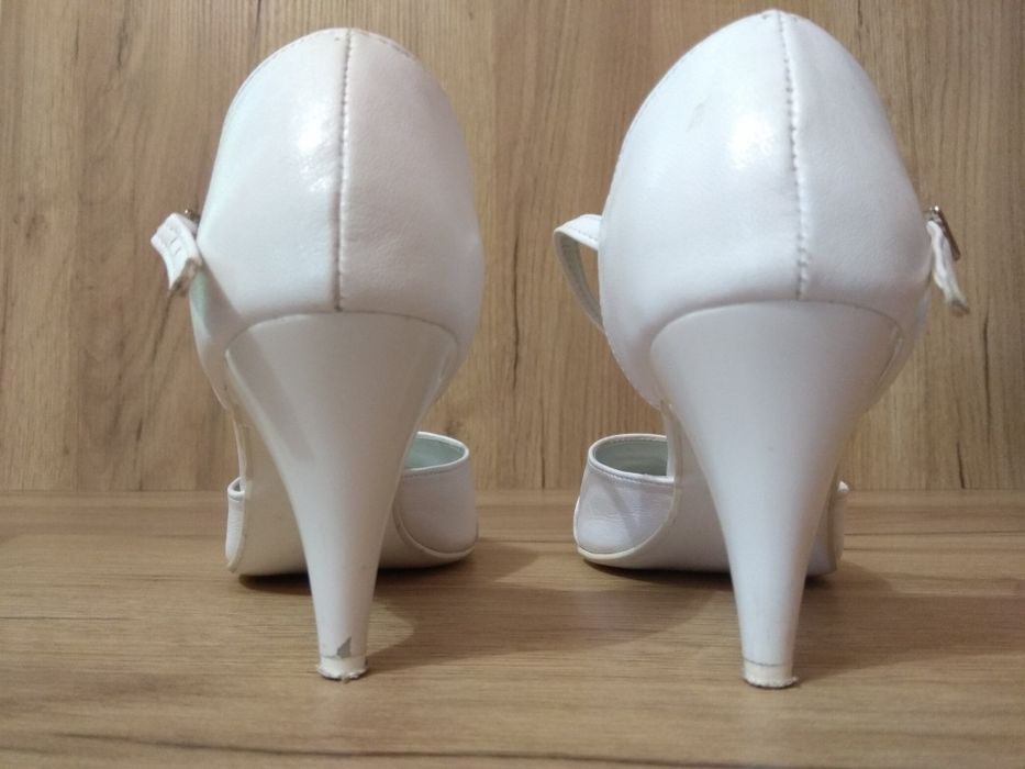 Białe czułenka na obcasie, buty ślubne, półbuty, pantofle, rozm. 36