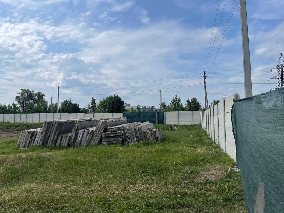 Продам земельну ділянку 0.6 г. Під бізнес