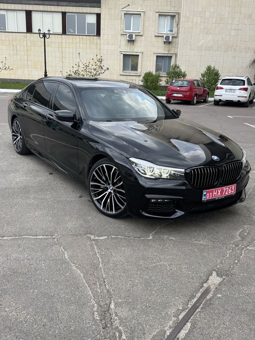 BMW 740i  G12.