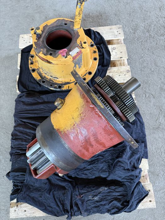 Reduktor obrotu sat 250/231 do koparki liebherr r914B swing gear
