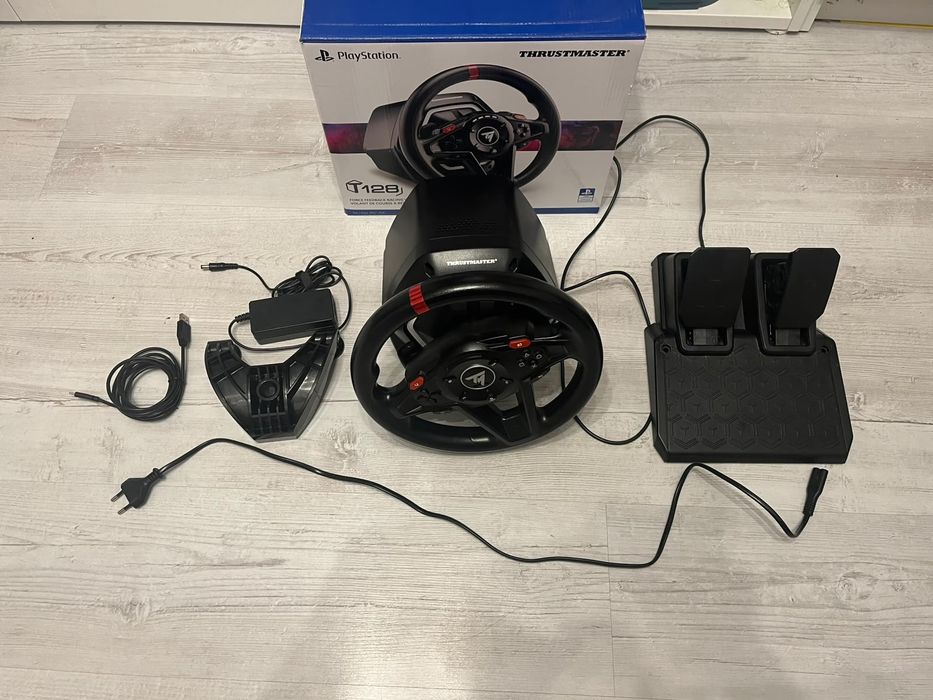 Thrustmaster T128 z oryginalnymi pedałami