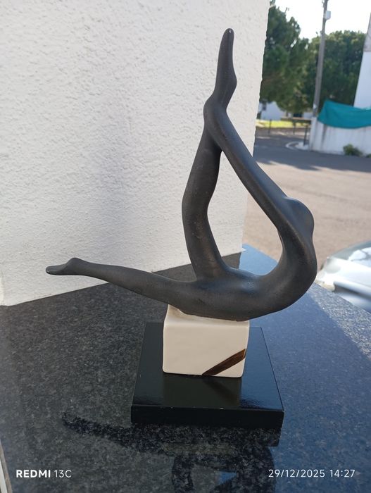 Estatueta lua nova436854411379363841