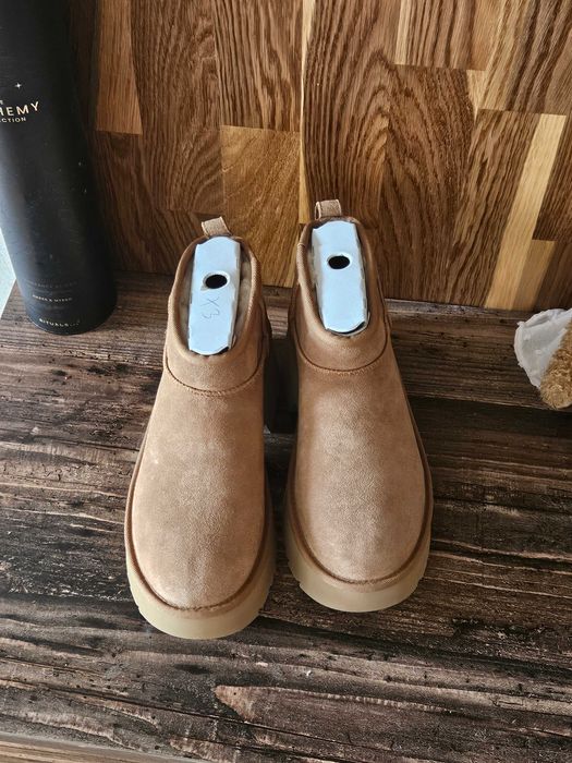Продам ботинки UGG
