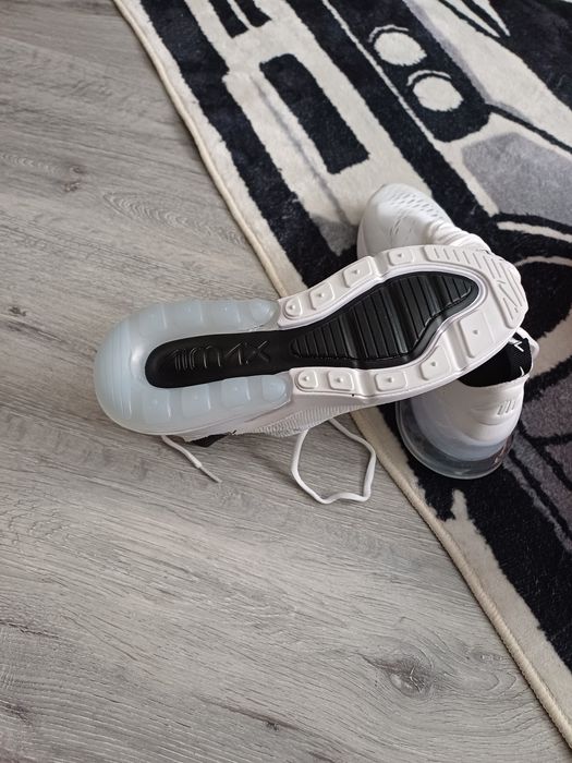 Nike Air Max 270
