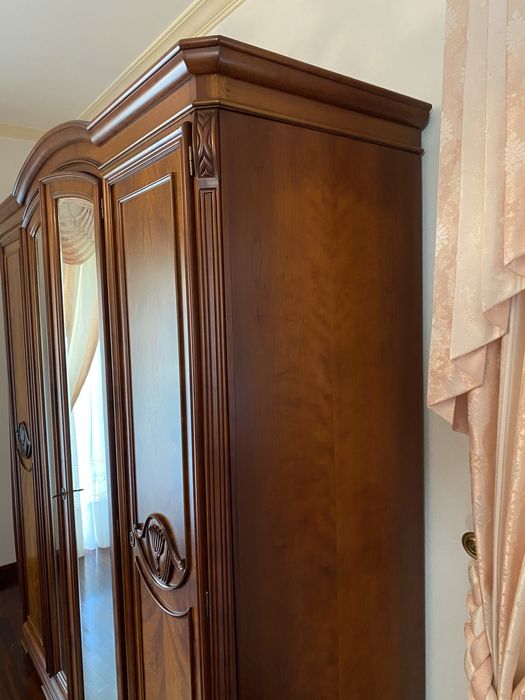 Roupeiro em madeira de cerejeira como novo!!