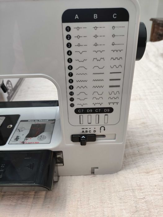 Máquina de costura Elétrica Multifuncional - Nova