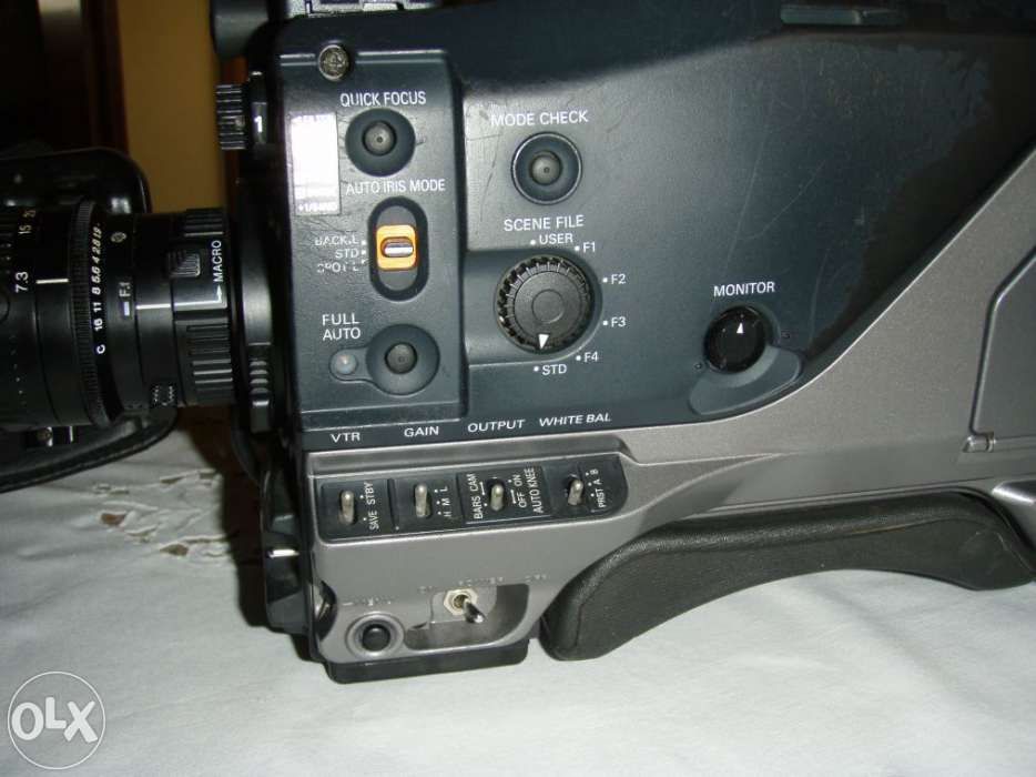 Máquina Camera de filmar Panasonic AG-DVC-200 DV Guimarães • OLX.pt
