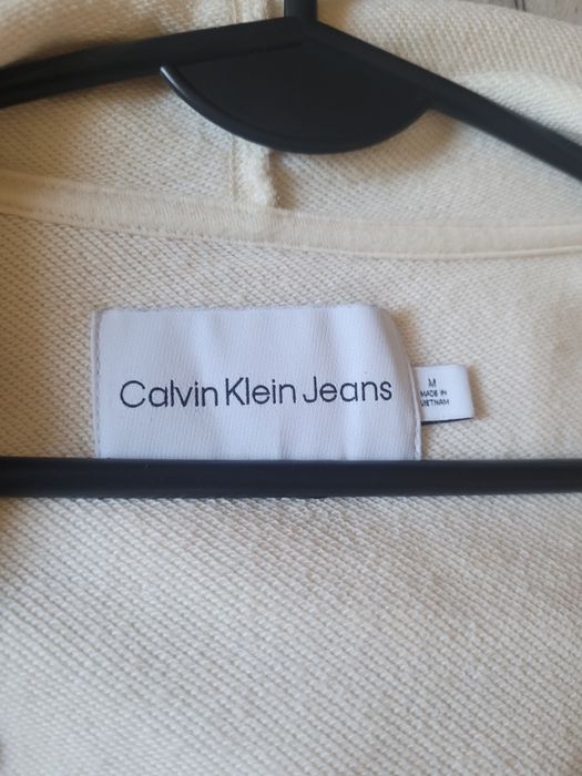 Kremowa bluza z kapturem Calvin Klein