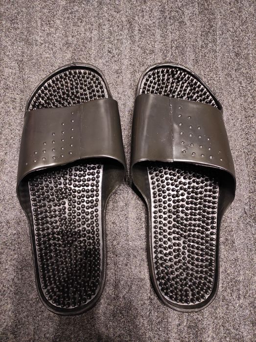 Klapki basenowe fakirki w rozmiarze 43