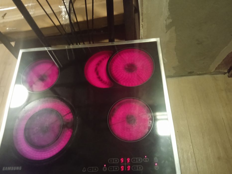 Керамічна  варочна поверхня samsung