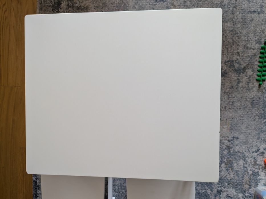 Zestaw stolik IKEA Kritter i krzesełka Ikea Sundvik