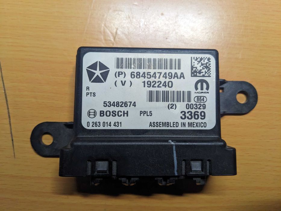 Блок парктроніків з автопарковкою Jeep Cherokee 68454749AA