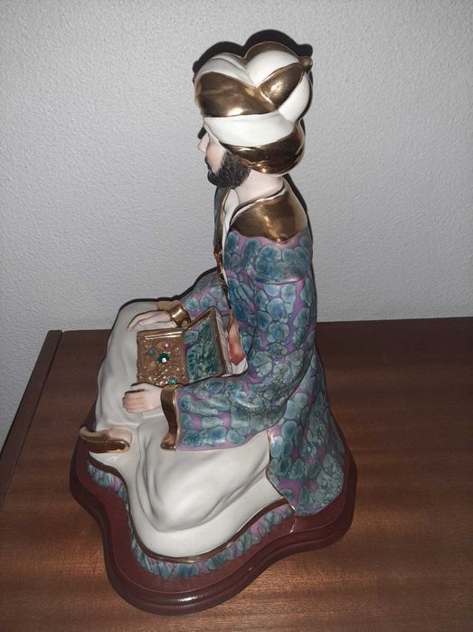 Estatueta em Porcelana