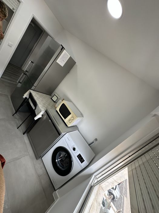 Quarto cama casal tv frigobar auto carro na porta na Amadora (São Brás)