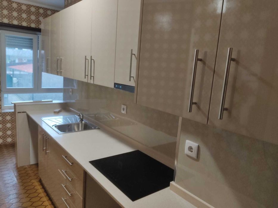 Arrenda-se Apartamento T2 - Centro S. João da Madeira