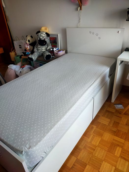 Cama + colchão 200*100, branco com brilho,, autocolantes dão para remover