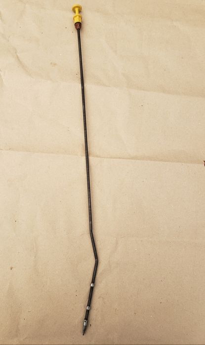 індикатор рівня масла в двигуні