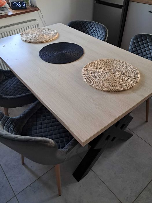 Stół nowoczesny do jadalni