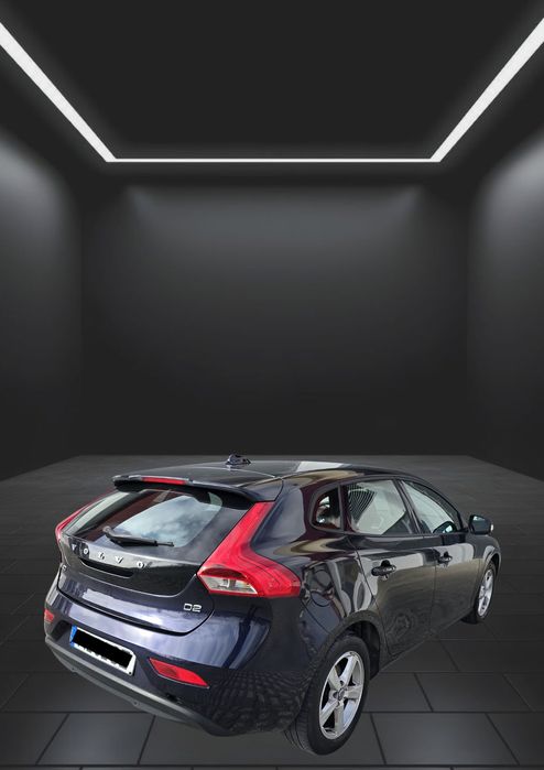 VOLVO V40 D2 - Versatilidade e Elegância Premium