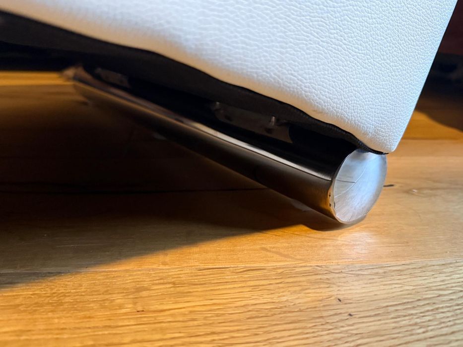 Leżanka fotel szezlong biały z masażem i podgrzewaniem