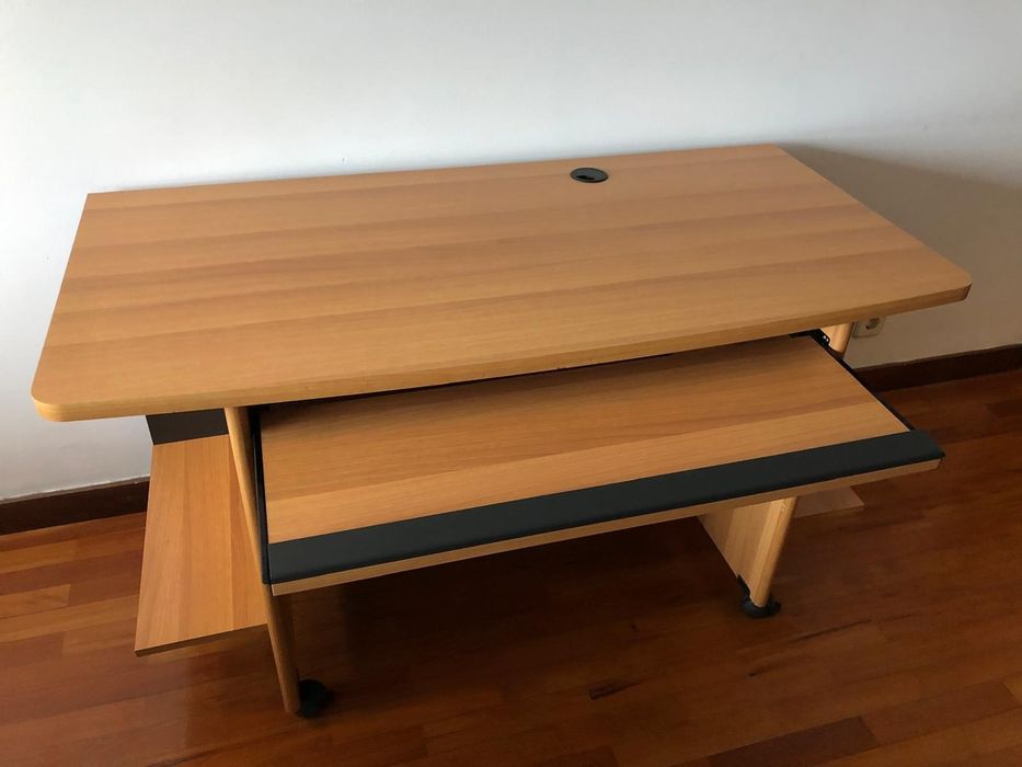 Mesa de escritório para PC e impressora