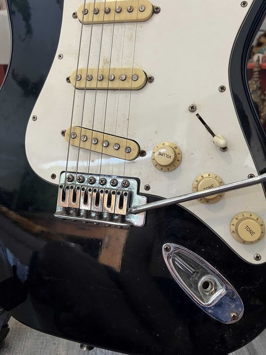 Guitarra elétrica Washburn Lyon Series preta - OPORTUNIDADE