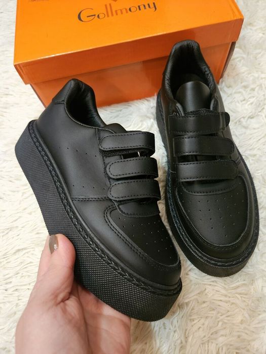 Зручні кросівки. Кроссовки Нові