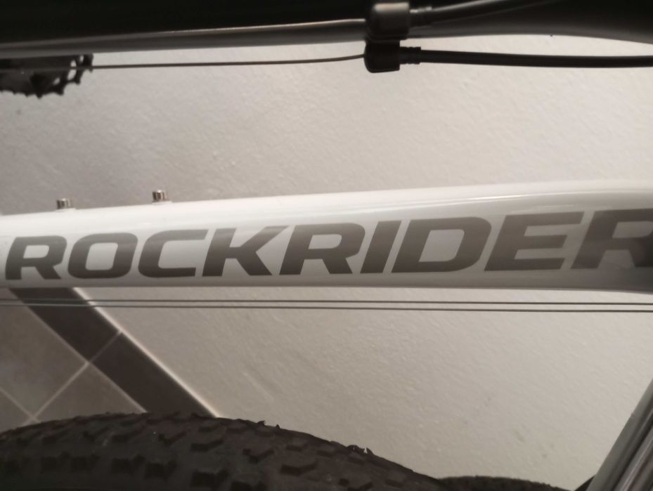 Vende-se bicicletas  175€ branca 200€ preta e verde