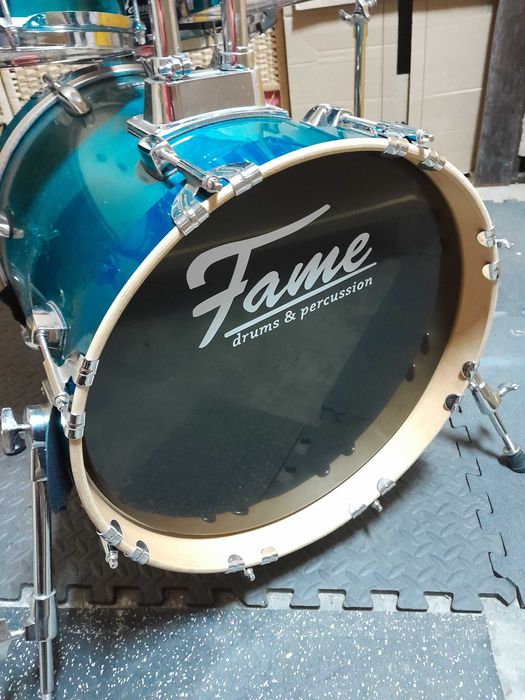 Bateria Fame Maple Standard Jungle com pratos low volume