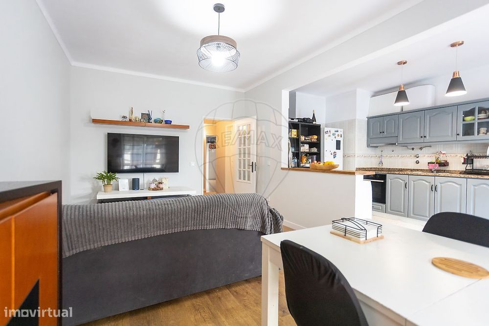 Apartamento T2 para venda — Samora Correia, Santarém