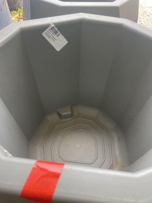 Vasos em plastico (bem resistente)