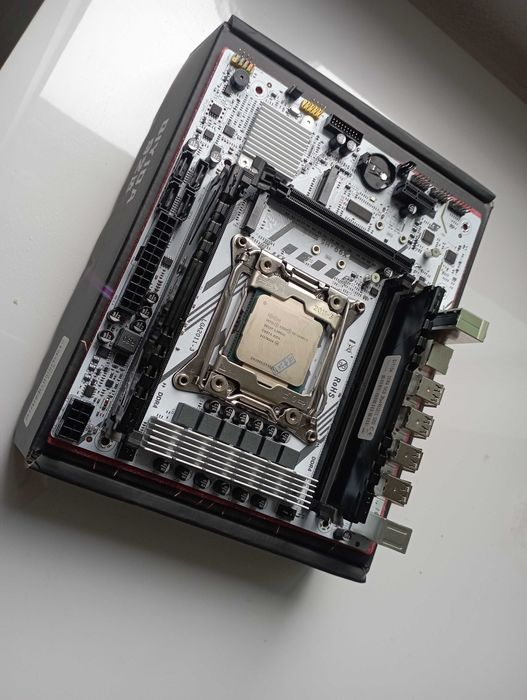 Потужний ігровий комплект Qiyida X99-H5 + Xeon 2680v3 + ddr4 16Gb