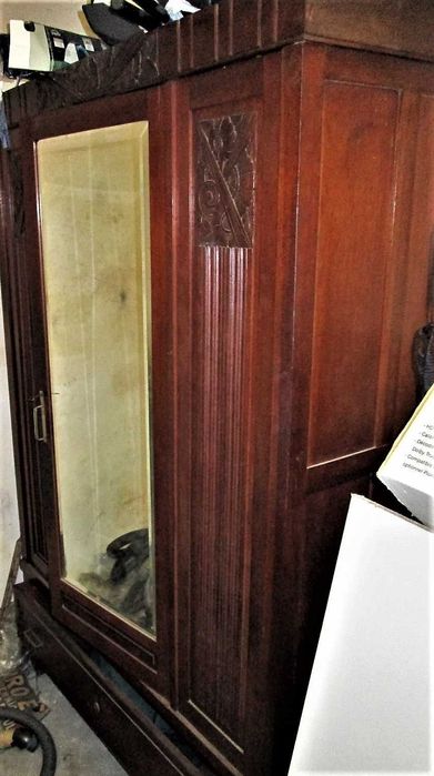 móvel / guarda fatos antigo