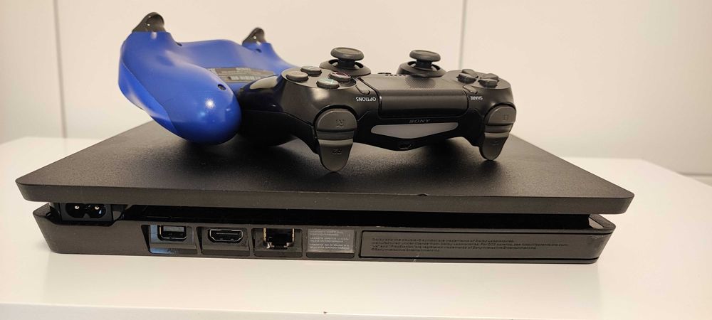 Play Station 4 Slim