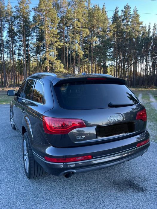 Продам AUDI Q7 2011