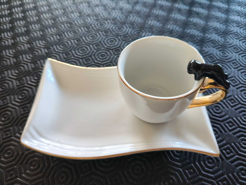 Chávena com pires/tabuleiro