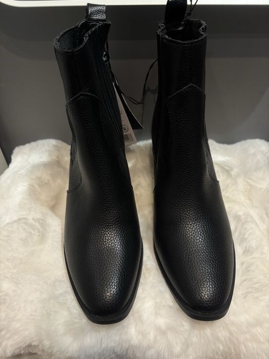 Czarne buty botki na obcasie słupku nowe z metką 38