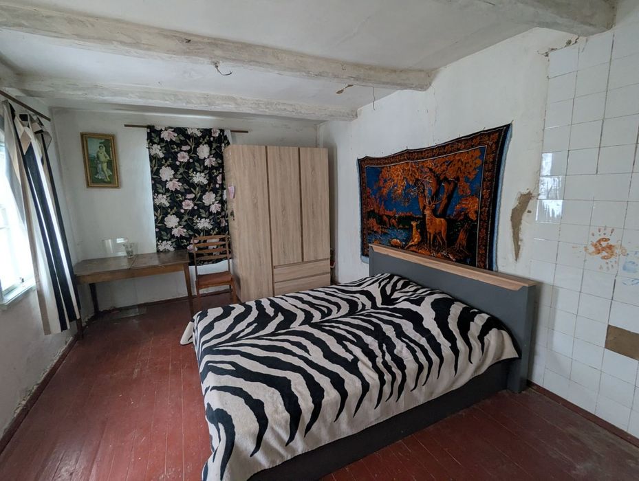 Продаж будинку не далеко від центру та річки смт. Володарка